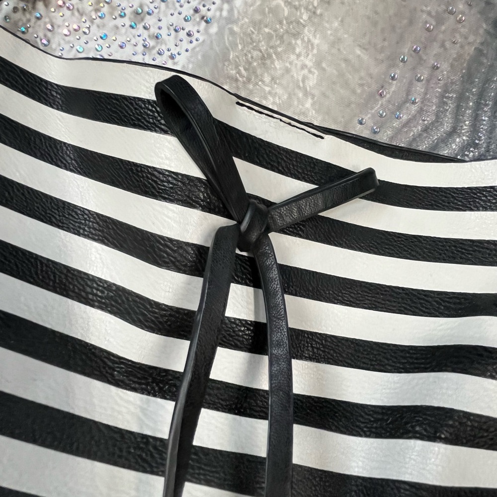 Striped Bucket Bag - Picture 5 of 7
